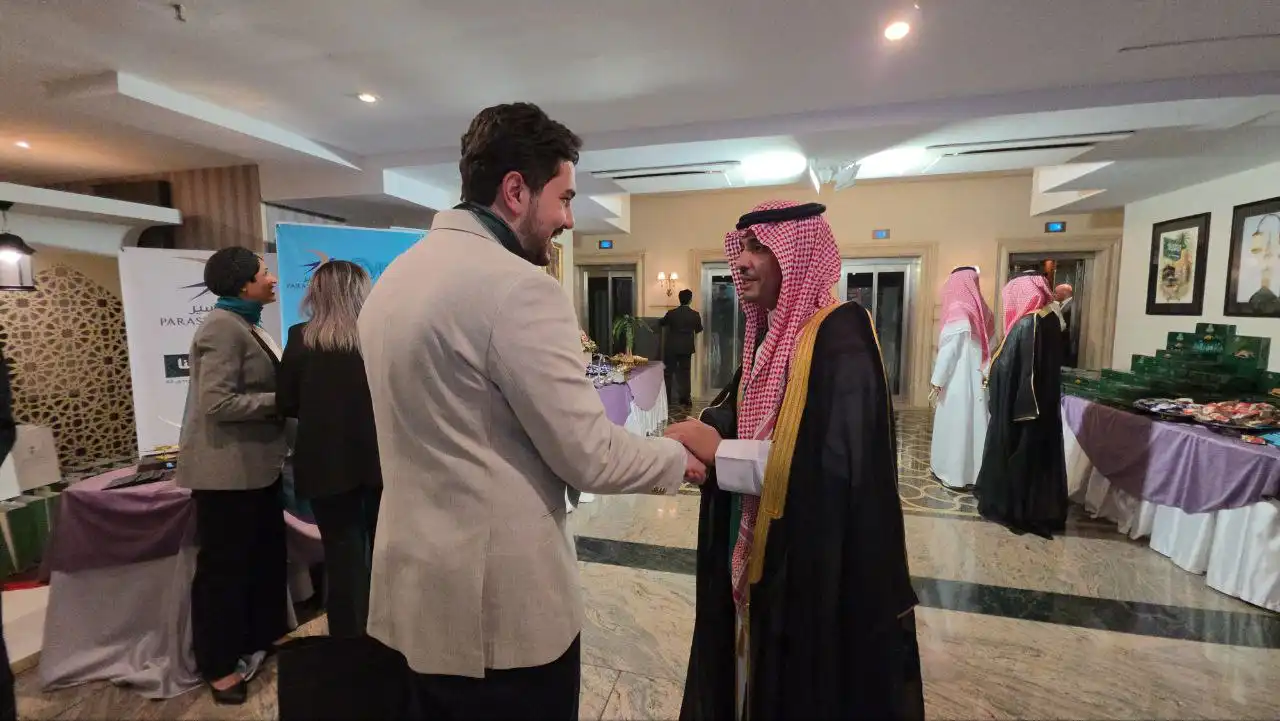 پرستو سیر × فلایناس - 65