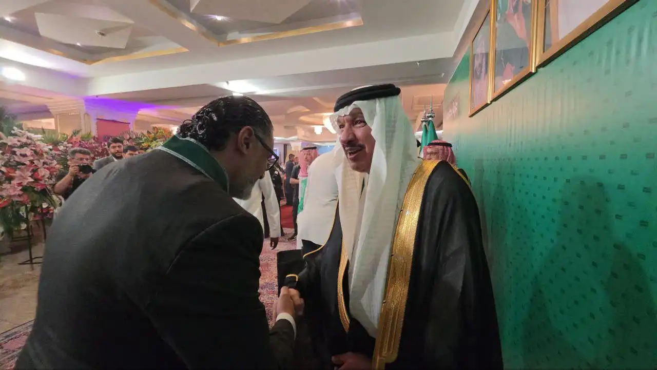 پرستو سیر × فلایناس - 63